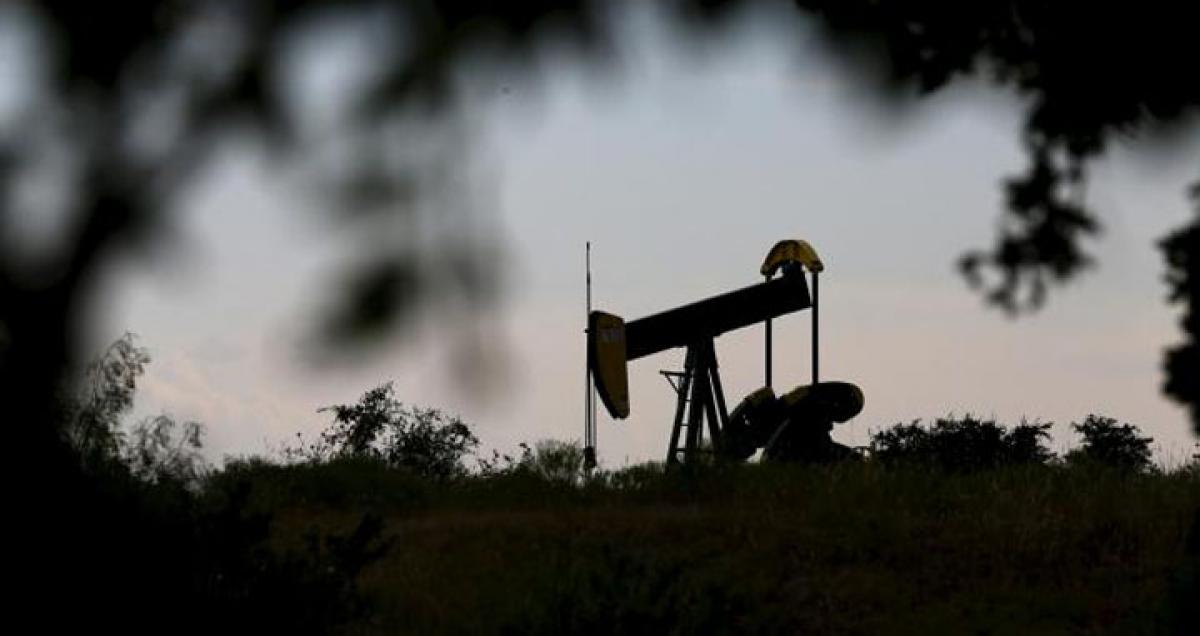 Crude oil prices drop more than 1 percent as weak outlook prevails